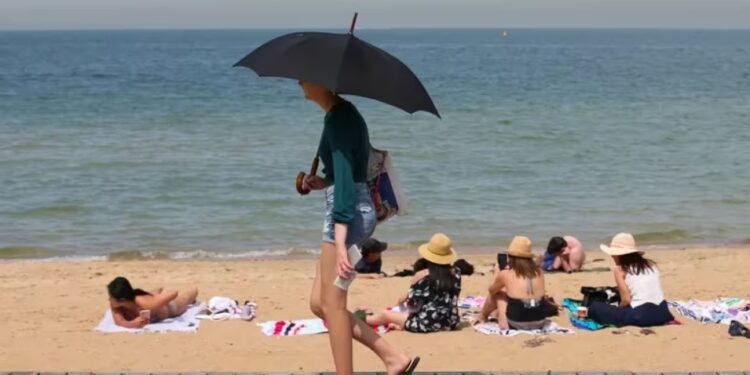 Las autoridades de Australia emitieron una alerta ante la intensa ola de calor que previsiblemente golpeará varias partes del país oceánico en los próximos días. AAP Image/David Crosling/via REUTERS/Archivo