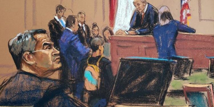 Retrato del exmandatario (izq.) en el inicio del juicio en su contra en Nueva York.