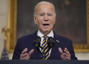 El presidente Joe Biden pronuncia un discurso en la Casa Blanca, el martes 6 de febrero de 2024, en Washington. (AP Foto/Evan Vucci)