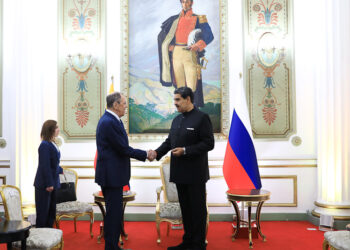 Serguéi Lavrov y Nicolás Maduro