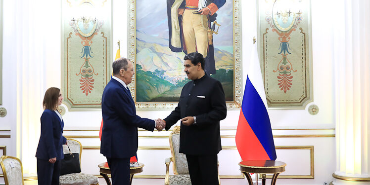 Serguéi Lavrov y Nicolás Maduro