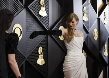 Los Angeles (United States), 04/02/2024.- US musician Taylor Swift arrives for the 66th annual Grammy Awards ceremony at Crypto.com Arena in Los Angeles, California, USA, 04 February 2024. EFE/EPA/CAROLINE BREHMAN