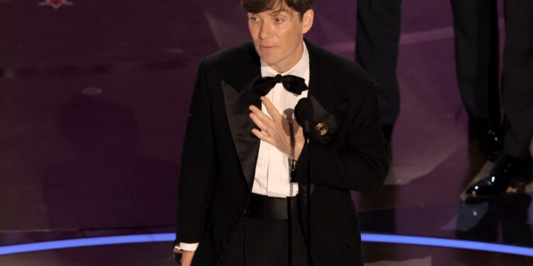 HOLLYWOOD, CALIFORNIA - MARCH 10: Cillian Murphy accepts the Lead Actor award for "Oppenheimer" onstage during the 96th Annual Academy Awards at Dolby Theatre on March 10, 2024 in Hollywood, California.   Kevin Winter/Getty Images/AFP (Photo by KEVIN WINTER / GETTY IMAGES NORTH AMERICA / Getty Images via AFP)