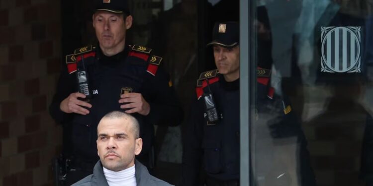 Dani Alves saliendo de prisión este 25 de marzo Foto AFP