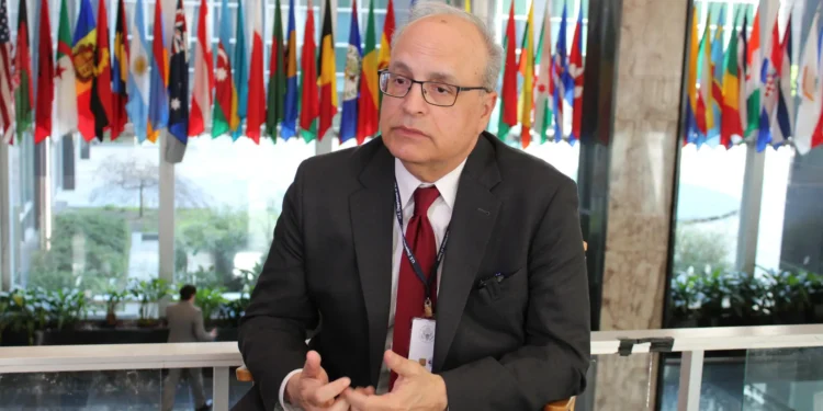 El Representante Permanente de Estados Unidos ante la Organización de los Estados Americanos (OEA), Frank Mora,