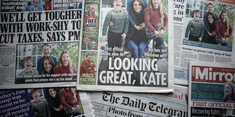 London (United Kingdom), 11/03/2024.- British newspaper front pages showing an image of Catherine, Princess of Wales with her children, pictured in London, Britain, 11 March 2024. The image was released on Mother's Day, 10 March 2024 by Kensington Palace. International news photo agencies have withdrawn the image citing apparent manipulation of the picture. (Princesa de Gales, Reino Unido, Londres) EFE/EPA/DAVID CLIFF