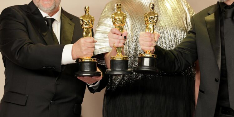Los Angeles (United States), 10/03/2024.- (L-R) Mark Coulier, Nadia Stacey, and Josh Weston, winners of the Best Makeup and Hairstyling award for 'Poor Things,' hold up their Oscars in the press room during the 96th annual Academy Awards ceremony at the Dolby Theatre in the Hollywood neighborhood of Los Angeles, California, USA, 10 March 2024. The Oscars are presented for outstanding individual or collective efforts in filmmaking in 23 categories. EFE/EPA/ALLISON DINNER