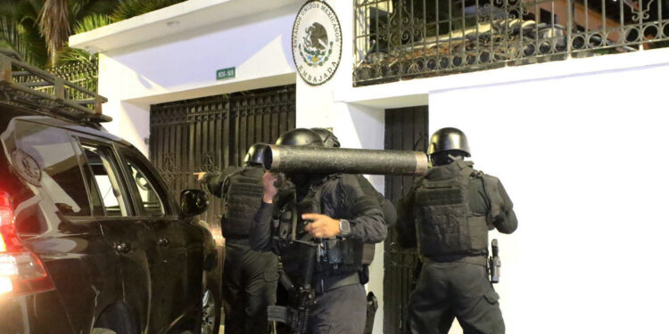 Ecuadorian police special forces attempt to enter the Mexican embassy in Quito to arrest Ecuador's former Vice President Jorge Glas, on April 5, 2024. Mexican President Andres Manuel Lopez Obrador ordered on April 5, 2024 the "suspension" of relations with Ecuador after Ecuadorian police raided the Mexican embassy in Quito to arrest former vice president Jorge Glas, who had received refuge. (Photo by ALBERTO SUAREZ / AFP)