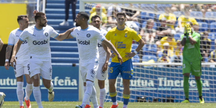 LAS PALMAS DE GRAN CANARIA, 27/04/2024.- Los jugadores Girona celebran el gol contra la Unión Deportiva Las Palmas, durante el partido de la jornada 33 de LaLiga EA Sports este sábado en el estadio de Gran Canaria .- EFE/ Quique Curbelo