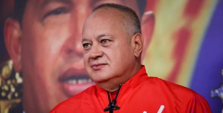 Diosdado Cabello. Foto Con el mazo.