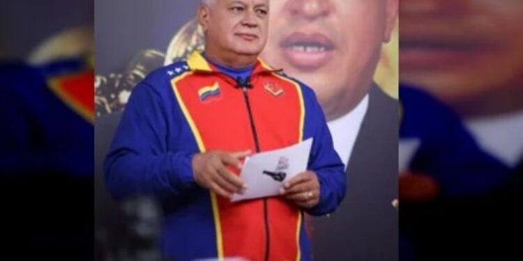 Diosdado Cabello. Foto Con el mazo.