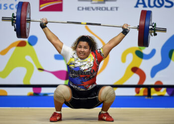Venezuela's Naryury Perez Reveron competes in the 75Kg Weightlifting women's final at the 2015 Pan American Games in Toronto, Canada, on July 15, 2015. Espinoza won the Silver. AFP PHOTO/HECTOR RETAMAL