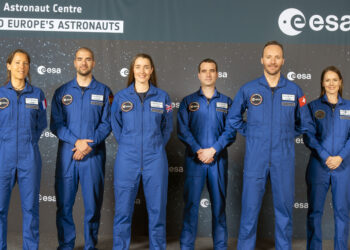 El español Pablo Álvarez, la francesa Sophie Adenot, la británica Rosemary Coogan, el belga Raphaël Liégeois y el suizo Marco Alain Sieber, se graduaron este lunes en el Centro Europeo de Astronautas de la Agencia Espacial Europea.