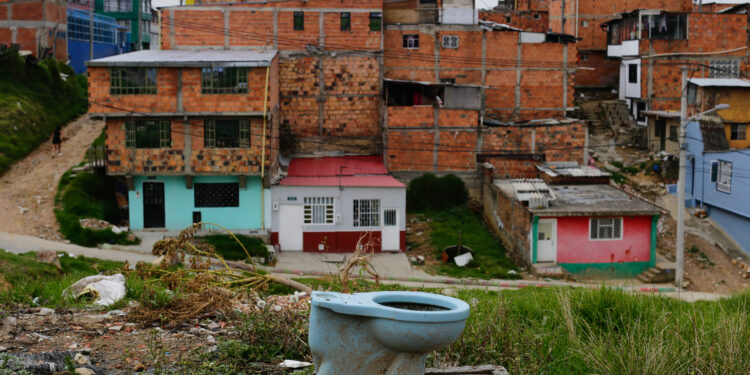 El barrio República de Venezuela, al sur  de Bogotá, es uno de los que más alberga a población desplazada del vecino país. Este barrio está localizado  en la localidad de Ciudad Bolívar, conformada por más de 300 barrios. Abril 3 de 2024. 