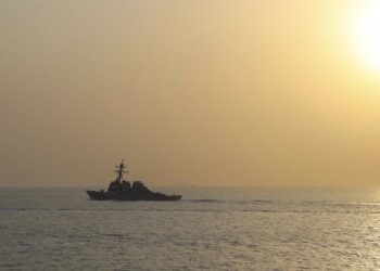 27/07/2023 July 27, 2023, Strait of Hormuz, Oman: The U.S. Navy Arleigh-burke class guided-missile destroyer USS Thomas Hudner patrols international shipping lanes at sunset, July 27, 2023 in the Strait of Hormuz. The U.S. Navy stepped up patrols after Iran harassed civilian shipping in the region.
POLITICA 
Europa Press/Contacto/Mc2 Kerri Kline/Planetpix