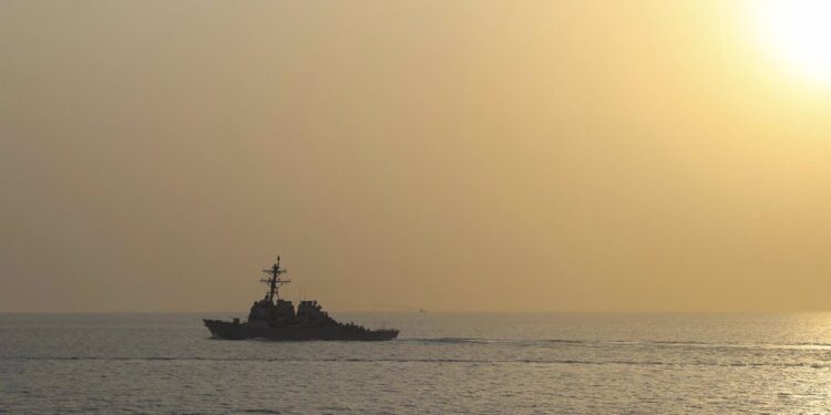 27/07/2023 July 27, 2023, Strait of Hormuz, Oman: The U.S. Navy Arleigh-burke class guided-missile destroyer USS Thomas Hudner patrols international shipping lanes at sunset, July 27, 2023 in the Strait of Hormuz. The U.S. Navy stepped up patrols after Iran harassed civilian shipping in the region.
POLITICA 
Europa Press/Contacto/Mc2 Kerri Kline/Planetpix