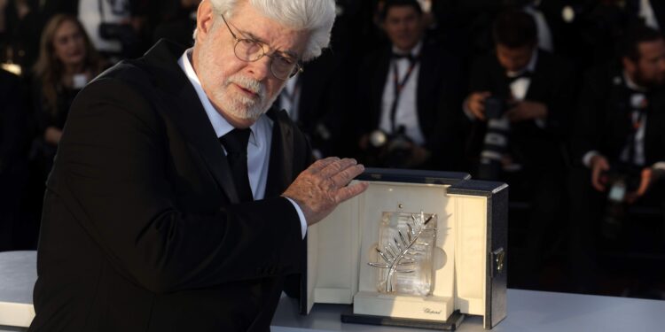 Cannes (France), 25/05/2024.- George Lucas poses with the 'Honorary Palme d'Or' after the closing and awards ceremony of the 77th annual Cannes Film Festival, in Cannes, France, 25 May 2024. The film festival runs from 14 to 25 May 2024. (Cine, Francia) EFE/EPA/GUILLAUME HORCAJUELO