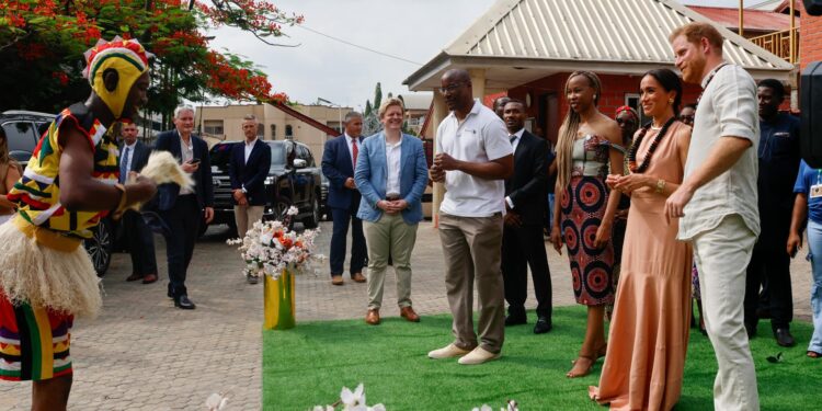 Abuja (Nigeria), 10/05/2024.- Prince Harry, Duke of Sussex(R), and Meghan, Duchess of Sussex (2-R), attend a welcome ceremony during their visit to the Lightway Academy, a primary and secondary school in Abuja, Nigeria, 10 May 2024. The Duke and Duchess of Sussex have arrived in Nigeria for a three-day visit. EFE/EPA/AFOLABI SOTUNDE