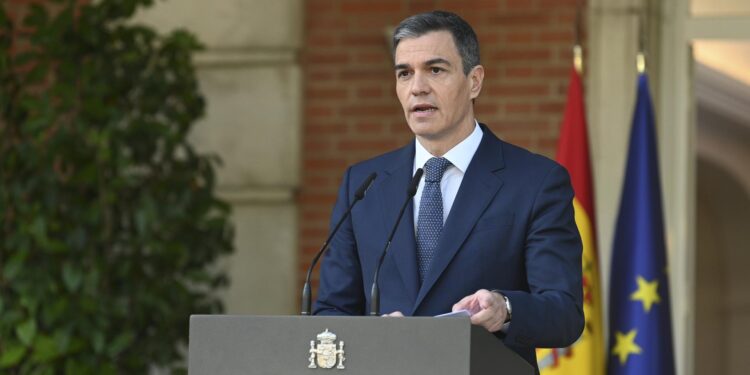 Madrid (Spain), 28/05/2024.- A handout photo provided by the Spanish Prime Minister's office shows Spanish Prime Minister Pedro Sanchez delivering a statement about the country'Äôs official recognition of Palestine's statehood, in Madrid, Spain, 28 May 2024. Spain, Ireland and Norway announced they will officially recognize Palestine as a state as of 28 May 2024. (Irlanda, Noruega, España) EFE/EPA/Borja Puig De La Bellacasa/Moncloa HANDOUT HANDOUT EDITORIAL USE ONLY/NO SALES HANDOUT EDITORIAL USE ONLY/NO SALES