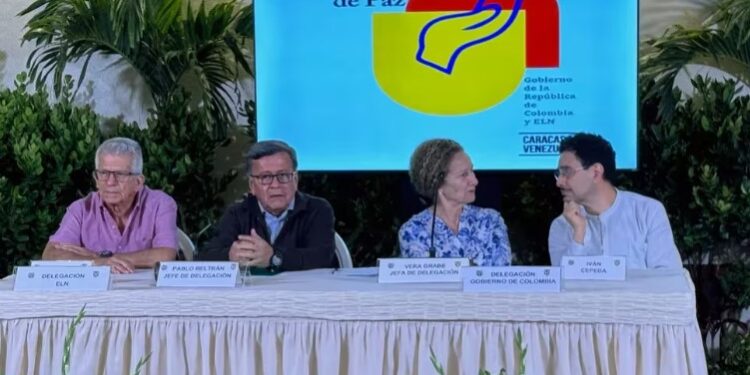 Las delegaciones de paz del Gobierno de Colombia y el ELN firmaron en Caracas el Acuerdo de Participación de la sociedad en el proceso - crédito cortesía OACP