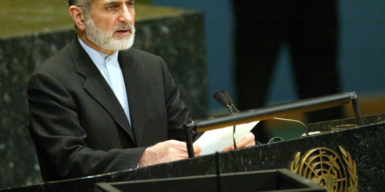 Foto de archivo de Kamal Kharrazi, ex ministro de Exteriores de Irán y asesor del líder supremo de Irán, Ali Jameneí. EPA PHOTO/EPA/Matt CAMPBELL//
