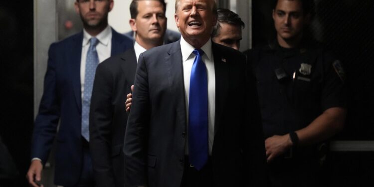 New York (Usa), 30/05/2024.- Former President Donald Trump comments to members of the media while returning to the courtroom in his criminal trial at New York State Supreme Court in New York, New York, USA, 30 May 2024. Jury deliberations in Donald Trump's criminal hush money trial enter a second day. The former president faces 34 felony counts of falsifying business records in the first of his criminal cases to go to trial. (Nueva York) EFE/EPA/Seth Wenig / POOL