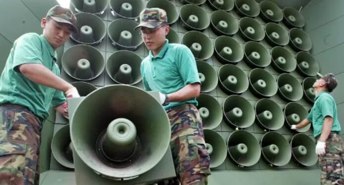 Corea del Sur instalará altavoces de propaganda en la frontera con Corea del Norte tras los ataques con globos de basura.