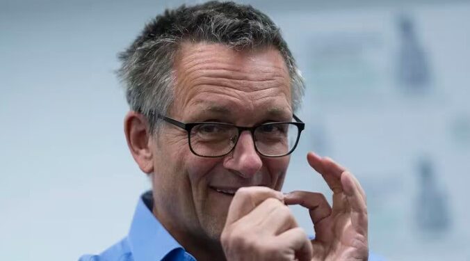 El doctor Michael Mosley habla en el ICC Sydney el 16 de septiembre de 2019 en Sídney, Australia. La Oración del Instituto Centenario forma parte del 14º Congreso Mundial sobre Inflamación. (Fotografía de Brook Mitchell/Getty Images)