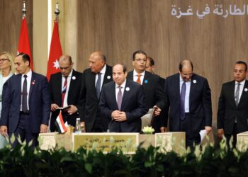 Dead Sea (Jordan), 11/06/2024.- Egypt's President Abdel Fattah al-Sisi (C) attends a plenary session during the 'Call for Action: Urgent Humanitarian Response for Gaza' Conference, in the Dead Sea region, Jordan, 11 June 2024. One day after the UN Security Council passed a resolution supporting a US-brokered Gaza ceasefire, Jordan on 11 June hosts a conference to address the emergency humanitarian response for Palestinians in the Gaza Strip. The event is jointly organized with Egypt and the United Nations, with the attendance of US Secretary of State Blinken and Palestinian President Abbas. More than 37,000 Palestinians and over 1,400 Israelis have been killed, according to the Palestinian Health Ministry and the Israel Defense Forces (IDF), since Hamas militants launched an attack against Israel from the Gaza Strip on 07 October 2023, and the Israeli operations in Gaza and the West Bank which followed it. (Egipto, Jordania) EFE/EPA/MOHAMMAD ALI