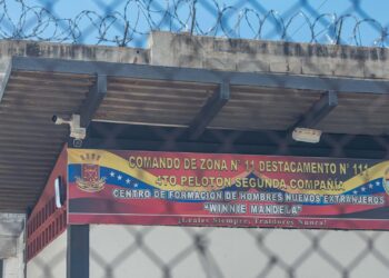 AME3129. MARACAIBO (VENEZUELA), 10/06/2024.- Fotografía del exterior de la Cárcel Nacional de Maracaibo, más conocida como Cárcel de Sabaneta, este lunes en Maracaibo (Venezuela). Los presos de al menos 16 cárceles de Venezuela mantienen la huelga de hambre que comenzaron el domingo en protesta, principalmente, contra el retraso procesal, informó a EFE este lunes el Observatorio Venezolano de Prisiones (OVP), una organización no gubernamental que defiende los derechos de los privados de la libertad. EFE/ Henry Chirinos