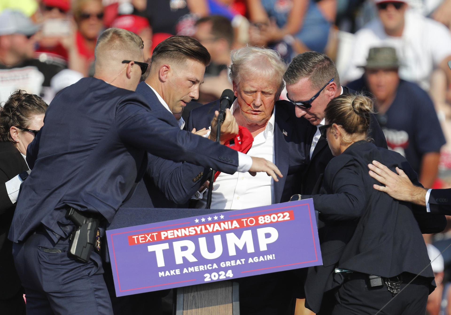 Explosiones, gritos y luego sangre: los detalles en el escenario durante el  intento de asesinato a Donald Trump - AlbertoNews - Periodismo sin censura