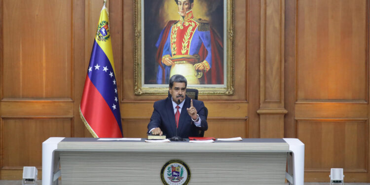 AME6906. CARACAS (VENEZUELA), 31/07/2024.- El presidente de Venezuela, Nicolás Maduro, habla durante una rueda de prensa este miércoles, en el Palacio de Miraflores en Caracas (Venezuela). EFE/ Ronald Peña R.