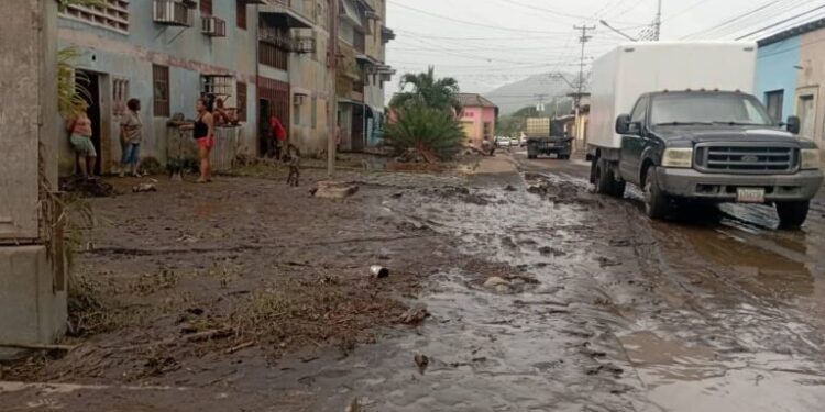 Casas afectadas por las lluvias y las inundaciones en Cumanacoa