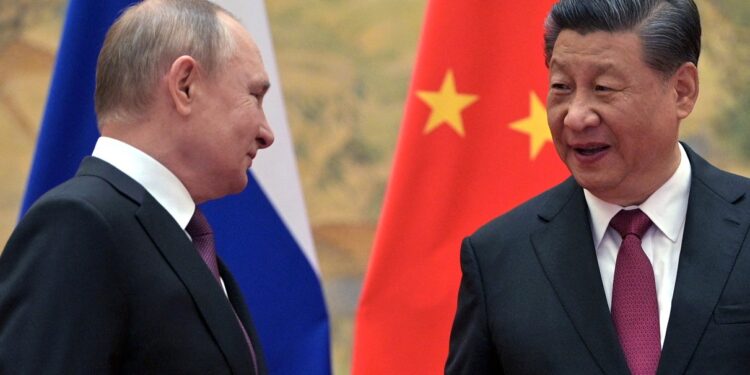 El presidente ruso Vladímir Putin asiste a una reunión con el presidente chino Xi Jinping en Pekín, China, 4 de febrero de 2022. REUTERS/Sputnik/Kremlin/Aleksey Druzhinin