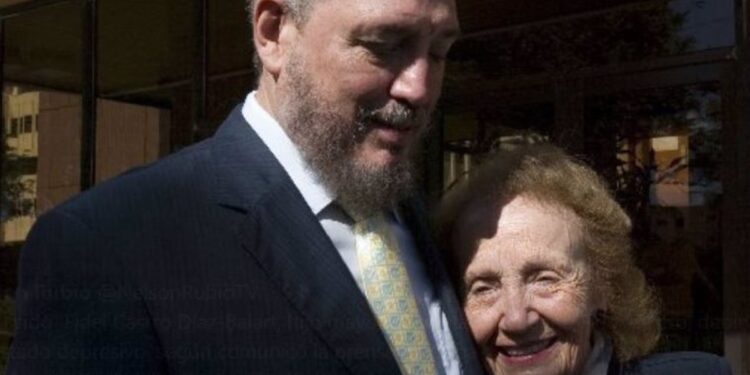 Mirta Díaz-Balart y 'Fidelito', su hijo con Castro. FIDEL ANTONIO CASTRO SMIRNOV/X