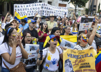 AME5745. SAO PAULO (BRASIL), 28/07/2024.- Ciudadanos venezolanos se manifiestan este domingo durante la jornada de votaciones en Venezuela, en São Paulo (Brasil). EFE/ Isaac Fontana