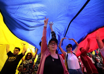 MEX00. CIUDAD DE MÉXICO (MÉXICO), 03/08/2024.- Venezolanos participan de una manifestación en rechazo a los resultados del Consejo Nacional Electoral (CNE), en las elecciones presidenciales del domingo que dieron como ganador a el presidente de Venezuela Nicolás Maduro, este sábado en la Ciudad de México (México). EFE/ José Méndez