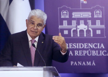 AME7204. CIUDAD DE PANAMÁ (PANAMÁ), 01/08/2024.- El presidente de Panamá, José Raúl Mulino, habla durante una conferencia de prensa este jueves en Ciudad de Panamá (Panamá). Mulino calificó como "deprimente" que los países miembro de la Organización de Estados Americanos (OEA) no alcanzaran en la víspera el consenso necesario para aprobar una resolución que pedía a las autoridades venezolanas publicar "de inmediato" las actas de las elecciones del pasado domingo con "argumentos absurdos y estúpidos". EFE/Carlos Lemos