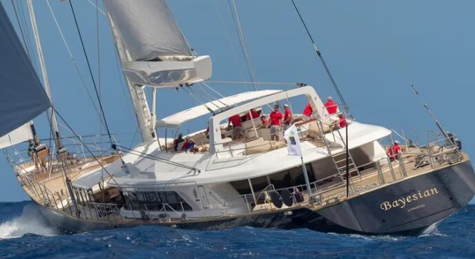 El velero 'Bayesian', en Palermo, Sicilia, Italia. (EFE/EPA/PERINI NAVI)