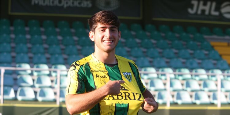 Matías Lacava jugará cedido para el Tondela. Foto @CDTondela1933