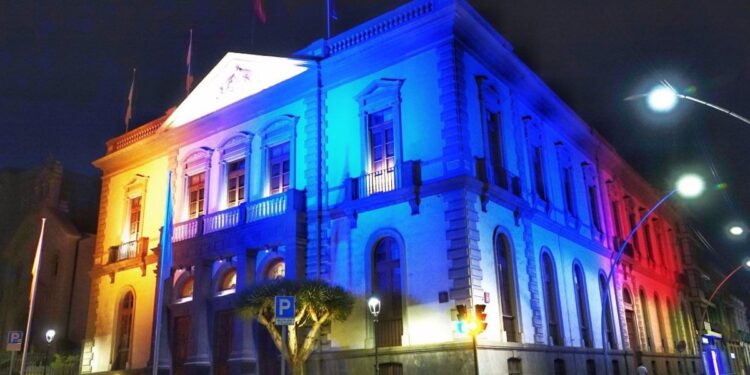 09/08/2024 Santa Cruz ilumina la fachada del Ayuntamiento con los colores de la bandera de Venezuela
ESPAÑA EUROPA ISLAS CANARIAS POLÍTICA
CEDIDO POR AYUNTAMIENTO DE SANTA CRUZ DE TENERIFE