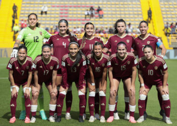 AMDEP5605. BOGOTÁ (COLOMBIA), 01/09/2024.- Jugadoras de Venezuela posan este domingo, en un partido del grupo D de la Copa Mundial Femenina sub-20 entre las selecciones de Alemania y Venezuela en el estadio de Techo en Bogotá (Colombia). EFE/ Carlos Ortega