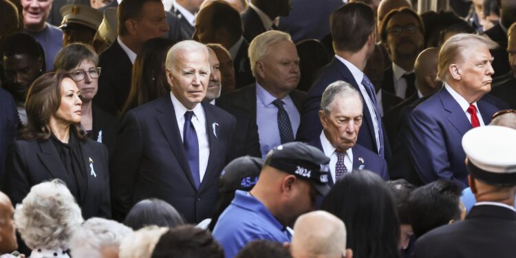 New York (United States), 09/09/2024.- (L-R) Democratic presidential candidate US Vice President Kamala Harris, US President Joe Biden, former New York City Mayor Michael Bloomberg, and Republican presidential candidate Donald J. Trump attend the 23rd annual 9/11 commemoration ceremony at the National September 11 Memorial & Museum in New York, New York, USA, 11 September 2024. (Nueva York) EFE/EPA/SARAH YENESEL