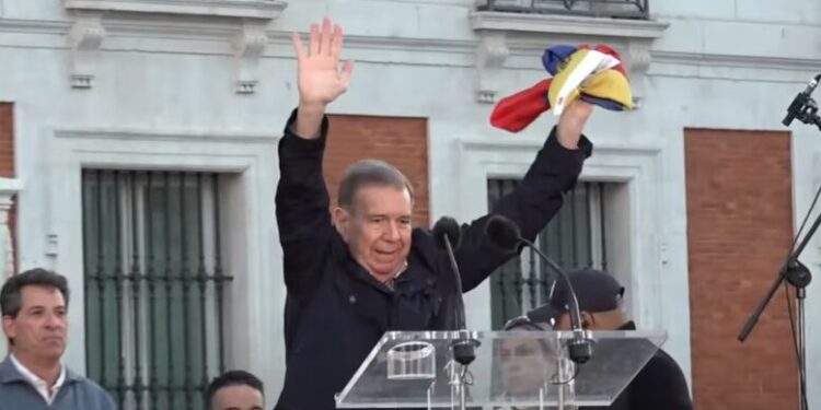 Edmundo González Urrutia llegó a la protesta en Madrid