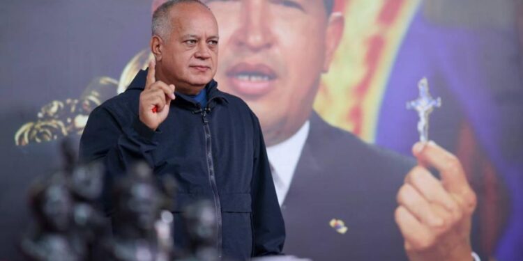 Diosdado Cabello. Foto Con el mazo.