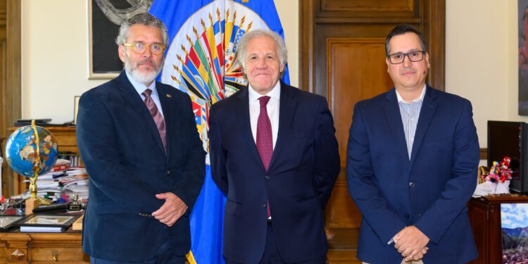 Foto @Almagro_OEA2015