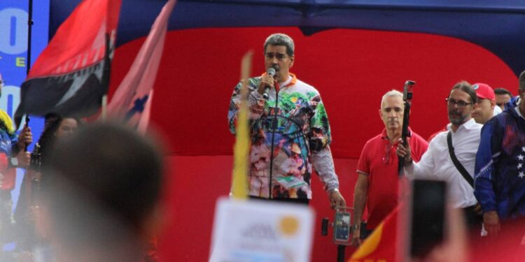 El gobernante Nicolás Maduro da un discurso en un mitin antes de las elecciones presidenciales, en la ciudad de San Cristóbal, al oeste de Venezuela, el 10 de julio de 2024. JORGE MANTILLA NurPhoto via AFP