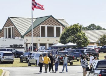 Winder (United States), 04/09/2024.- People leave the scene of a shooting at Apalachee High School in Winder, Georgia, USA, 04 September 2024. At least four people died and nine injured after a shooting at the school, the Georgia Bureau of Investigation (GBI) announced on social media platform X, formerly Twitter, adding that one suspect was in custody. EFE/EPA/ERIK S. LESSER