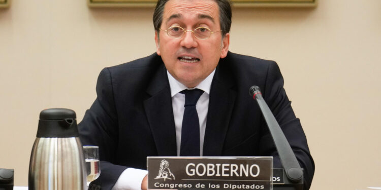 MADRID, 04/10/2024.- El ministro de Asuntos Exteriores, Unión Europea y Cooperación Internacional, José Manuel Albares, durante su comparecencia en comisión en el Congreso para dar cuenta del traslado a España del líder opositor venezolano Edmundo González Urrutia. EFE/ Borja Sanchez-trillo