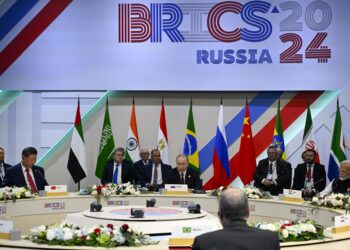 Kazan (Russian Federation), 22/10/2024.- (L-R) Chinese President Xi Jinping, Russia's President Vladimir Putin and Indian Prime Minister Narendra Modi attend the narrow format meeting of the BRICS summit in Kazan, Russia, 23 October 2024. The BRICS summit takes place from 22 to 24 October. (Rusia) EFE/EPA/ALEXANDER NEMENOV / POOL